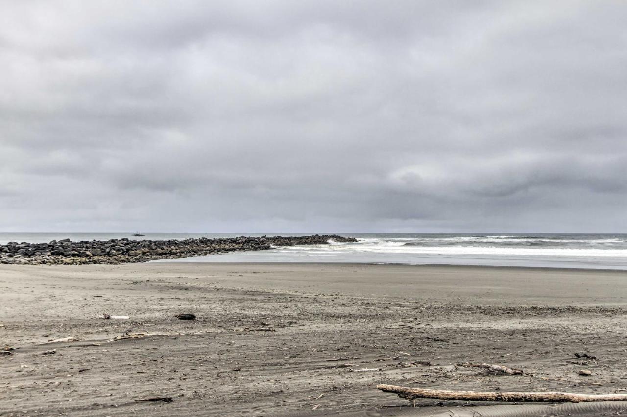 Ocean Shores House With Hot Tub - Walk To Beach Bagian luar foto
